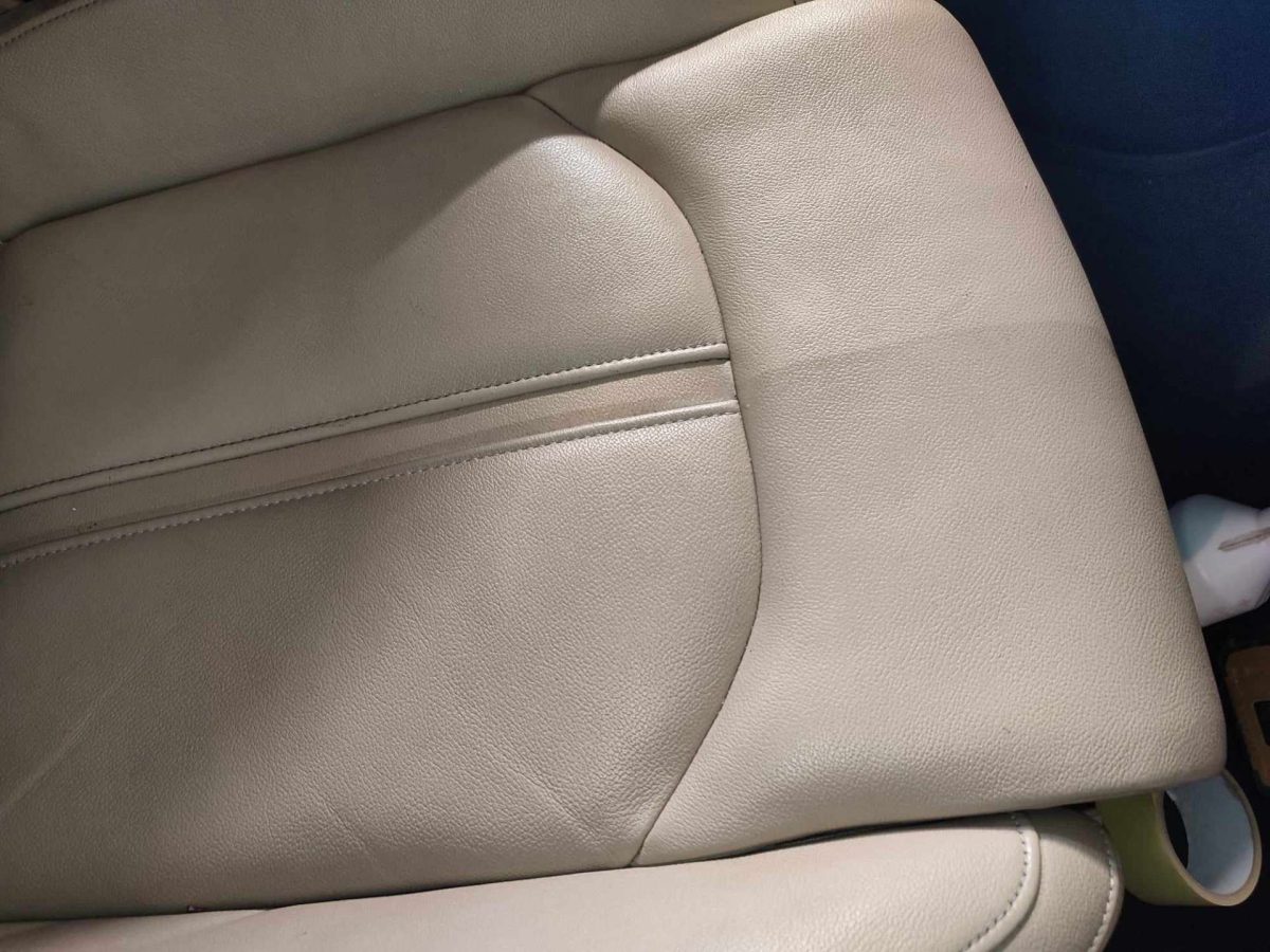 curatare piele auto hitratare