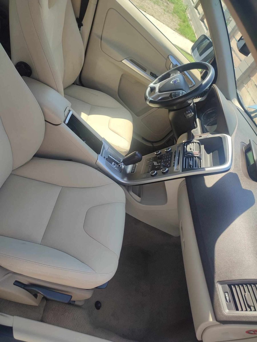 curatare scaune piele tapiterie interior auto spalatorie