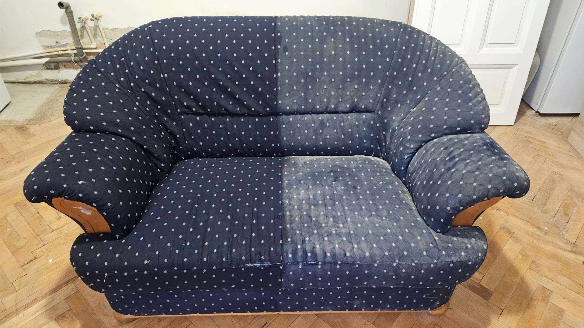 inainte si dupa curatare cu aburi spalare igienizare canapele in oradea cleanspot